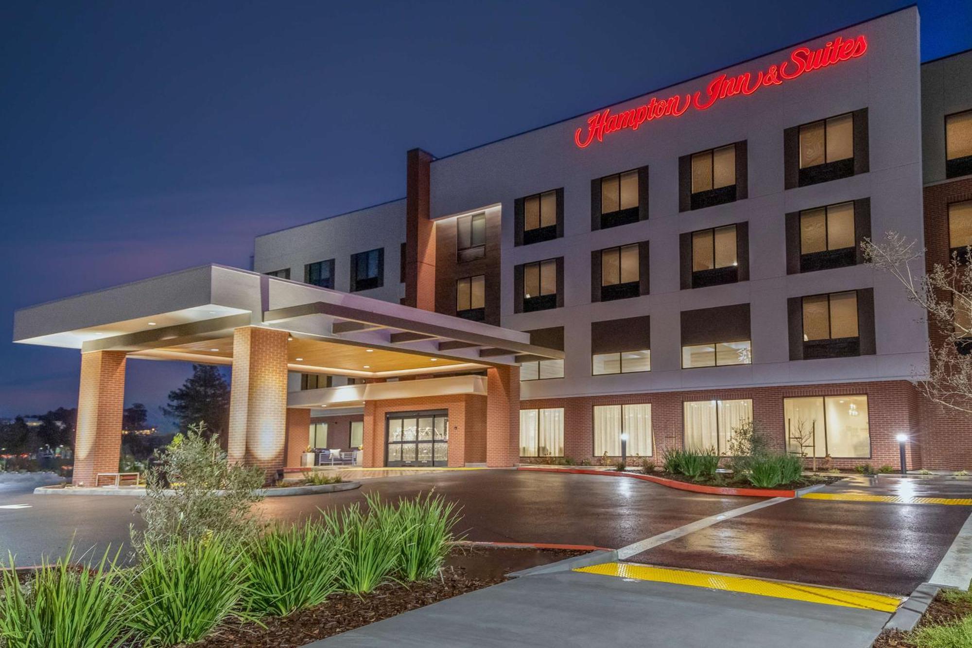 Hampton Inn & Suites Santa Rosa Sonoma Wine Country Exterior photo